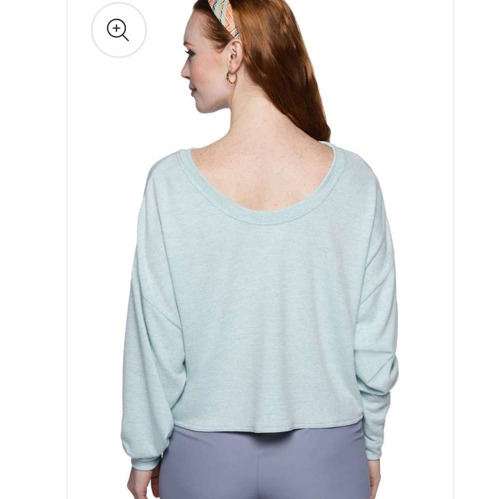MEDCOUTURE Reversible Pullover Scrub - Picture 2 of 6